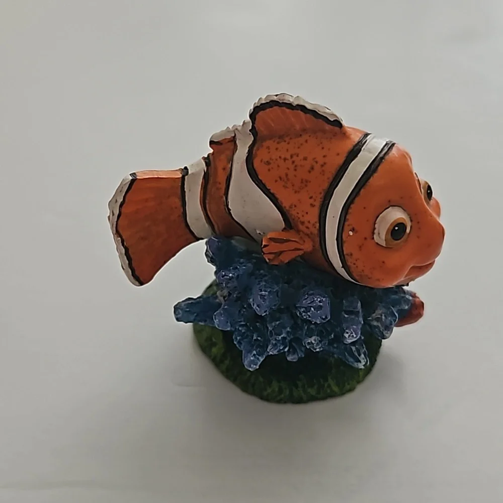 Finding Nemo fish tank decoration
